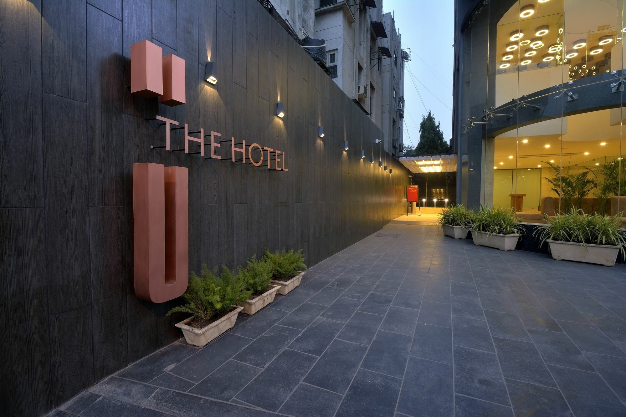 Urbane The Hotel Ahmedabad Buitenkant foto